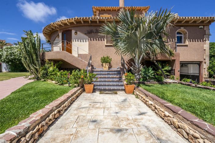 Image No.37-6 Bed Villa for sale