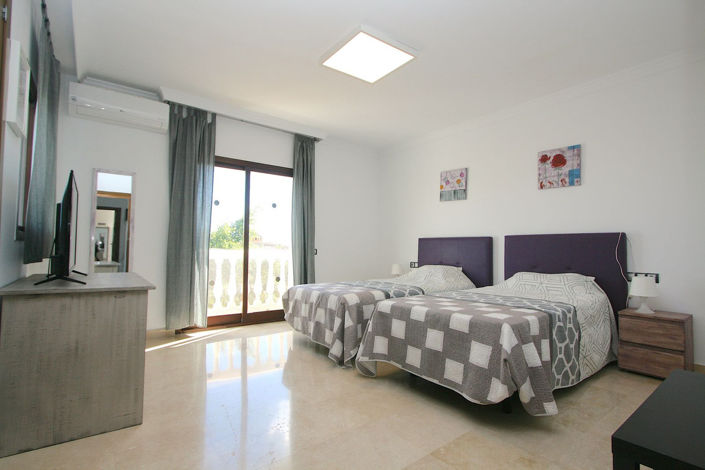 Image No.13-8 Bed Villa for sale