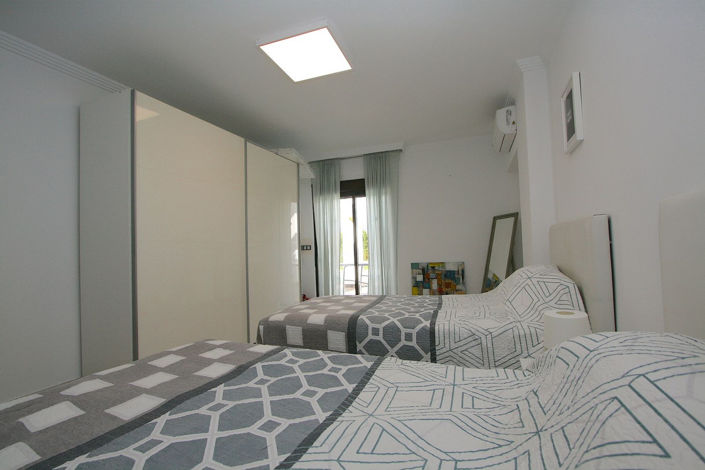 Image No.14-8 Bed Villa for sale