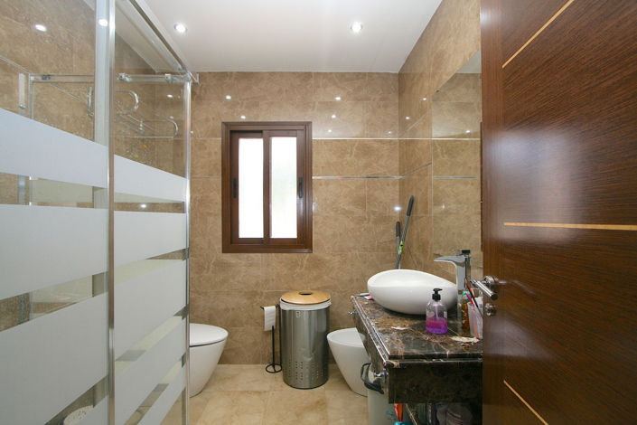 Image No.17-8 Bed Villa for sale
