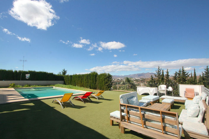 Image No.38-8 Bed Villa for sale