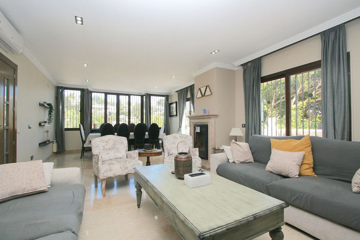 Image No.5-8 Bed Villa for sale