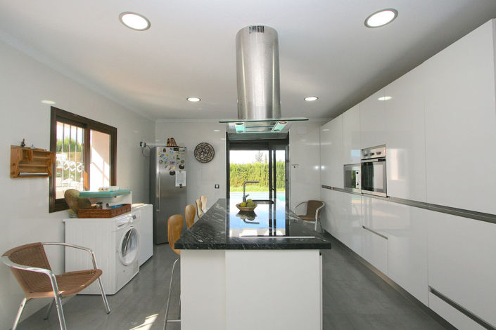 Image No.8-8 Bed Villa for sale