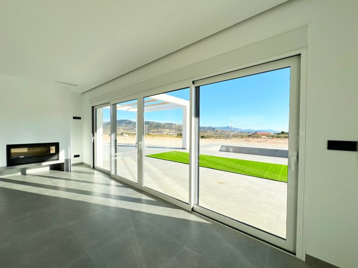 Image No.18-3 Bed Villa for sale