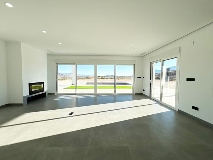 Image No.19-3 Bed Villa for sale