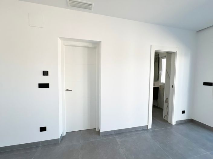 Image No.49-3 Bed Villa for sale