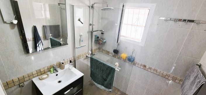 Image No.20-2 Bed Bungalow for sale