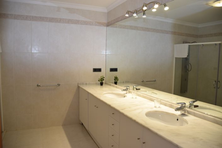 Image No.28-2 Bed Apartment for sale