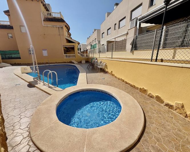 Image No.2-Villa de 4 chambres à vendre à Guardamar del Segura