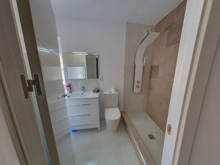 Image No.31-6 Bed Villa for sale