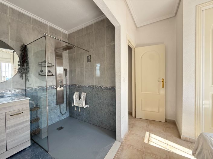 Image No.19-3 Bed Villa for sale