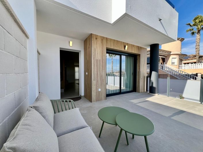 Image No.10-3 Bed Townhouse for sale