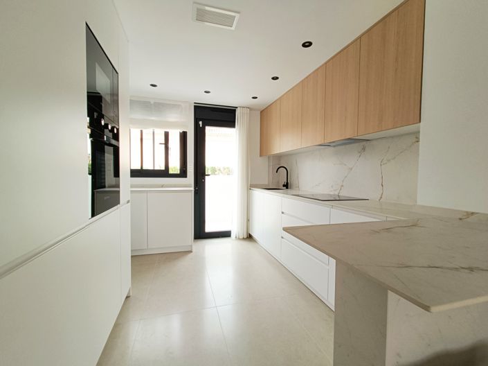 Image No.18-3 Bed Townhouse for sale