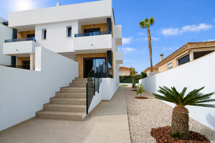 Image No.45-3 Bed Townhouse for sale