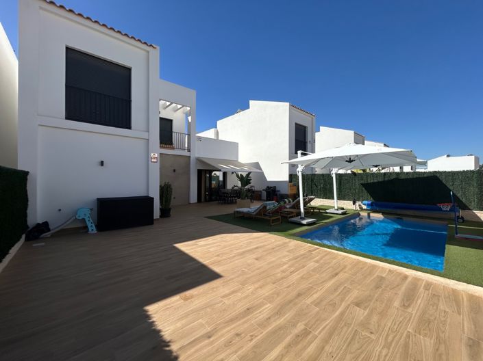 Image No.2-4 Bed Villa for sale