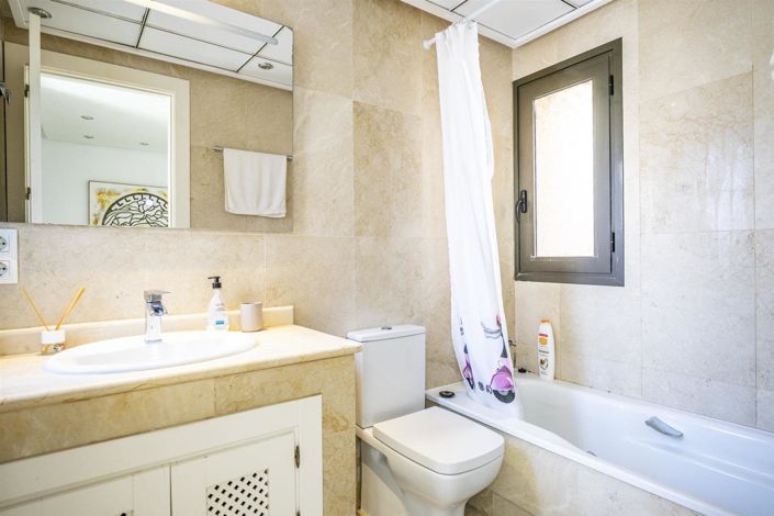 Image No.9-2 Bed Townhouse for sale