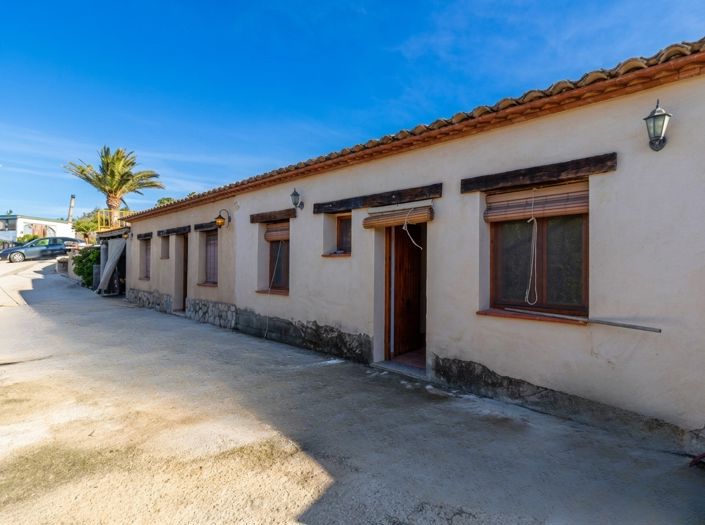 Image No.15-6 Bed Country House for sale