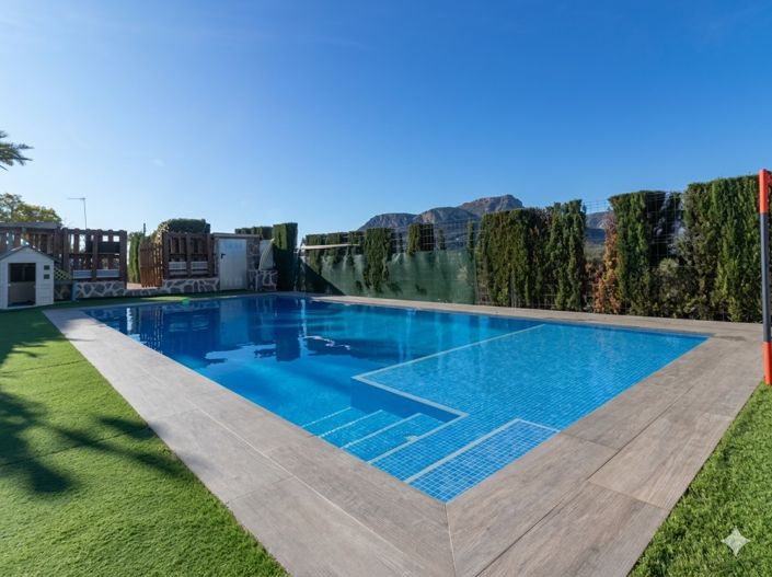Image No.2-6 Bed Country House for sale