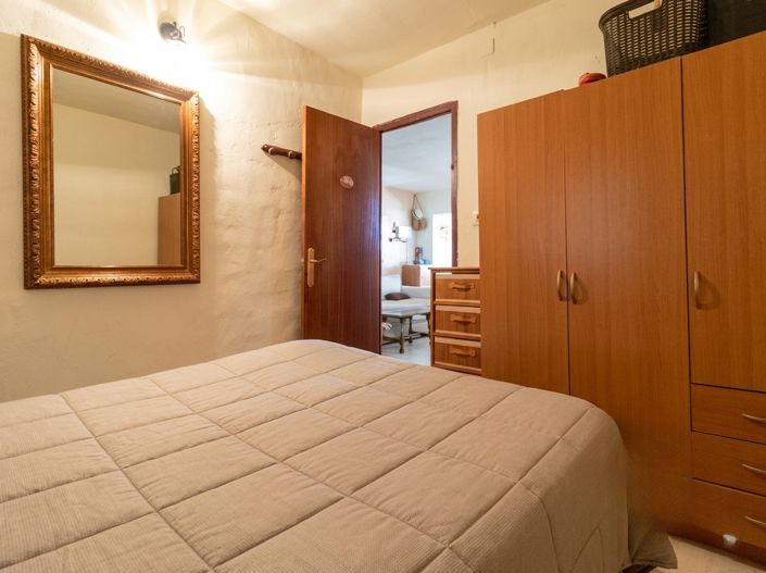 Image No.7-6 Bed Country House for sale