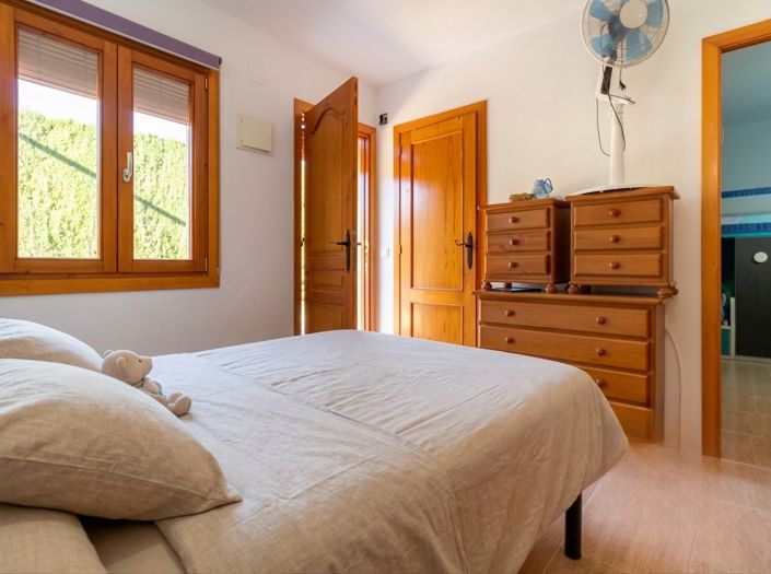 Image No.8-6 Bed Country House for sale
