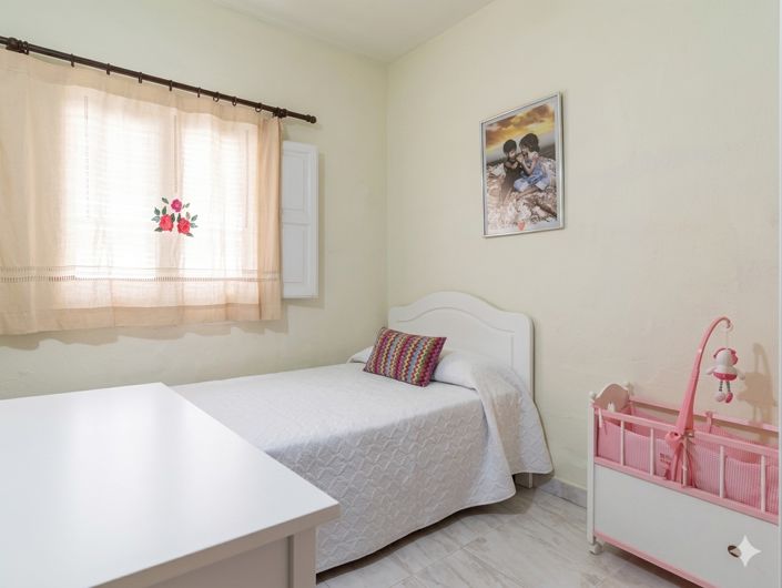 Image No.9-6 Bed Country House for sale