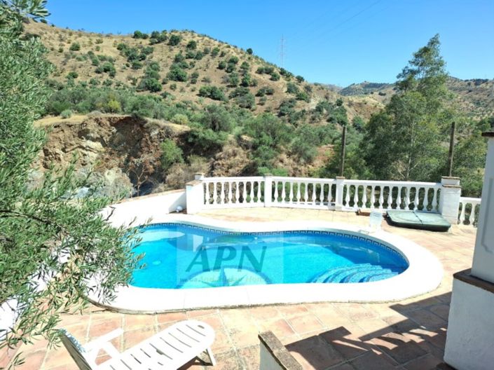 Image No.2-4 Bed Country House for sale