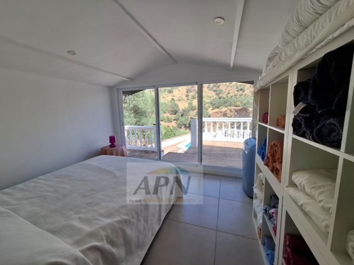 Image No.25-4 Bed Country House for sale
