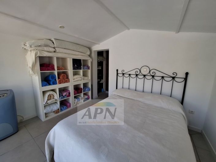 Image No.26-4 Bed Country House for sale