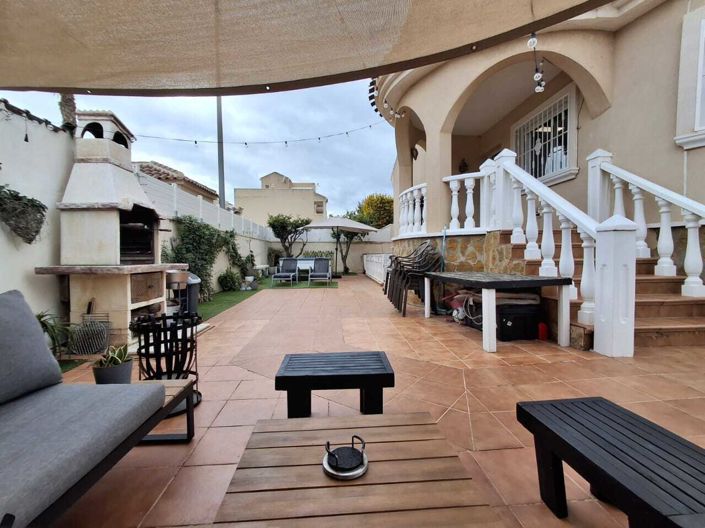 Image No.2-4 Bed Villa for sale