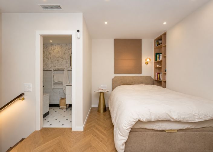 Image No.13-5 Bed Townhouse for sale