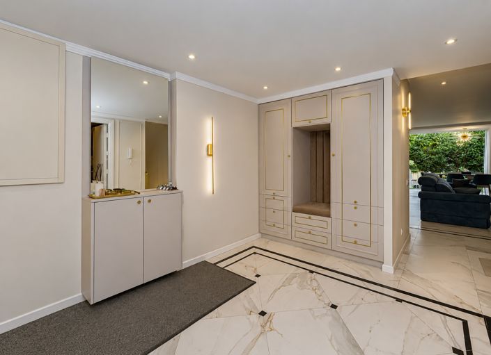 Image No.7-5 Bed Townhouse for sale