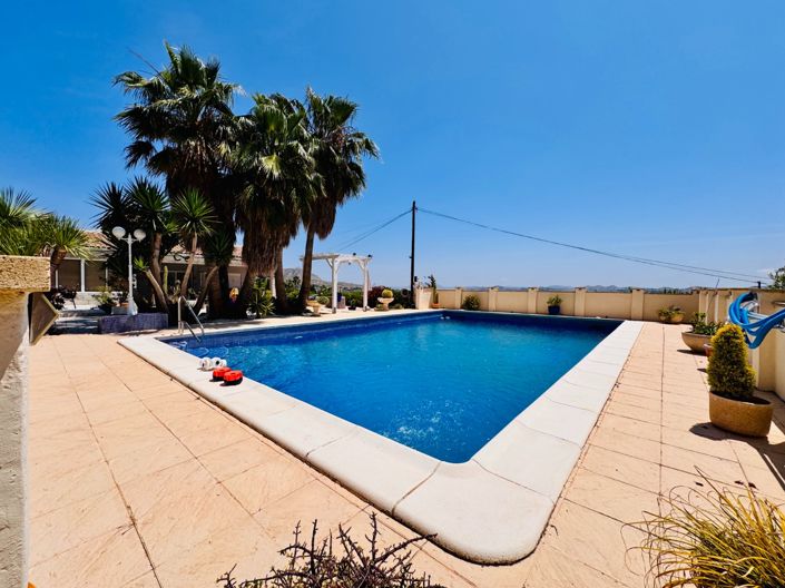 Image No.2-4 Bed Villa for sale