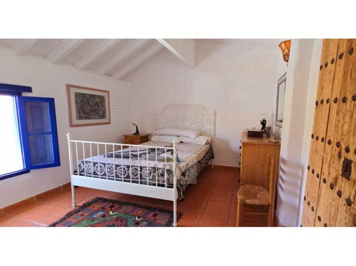 Image No.10-5 Bed Country House for sale