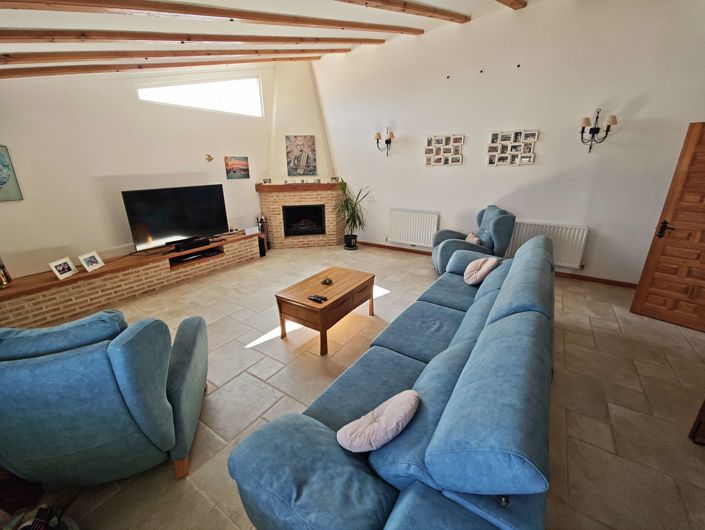 Image No.22-4 Bed Country House for sale