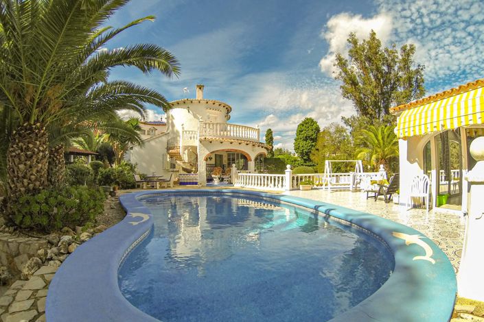 Image No.2-6 Bed Villa for sale