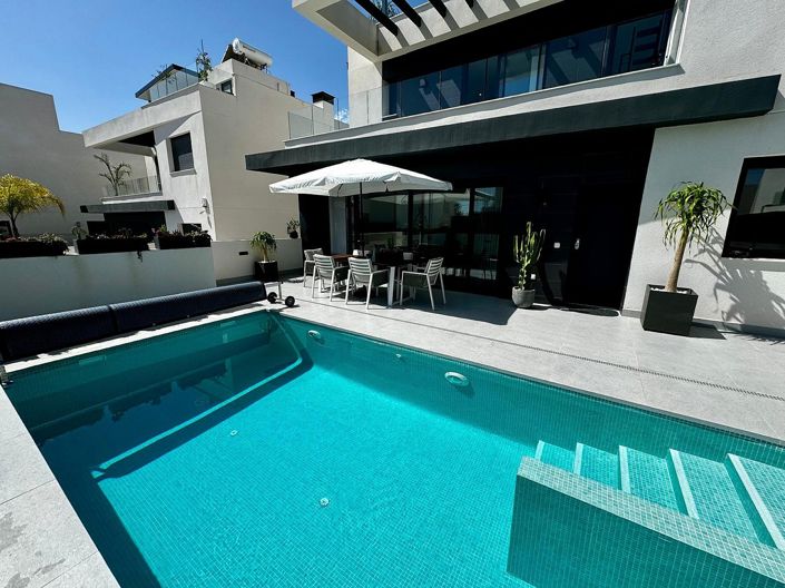 Image No.18-3 Bed Villa for sale