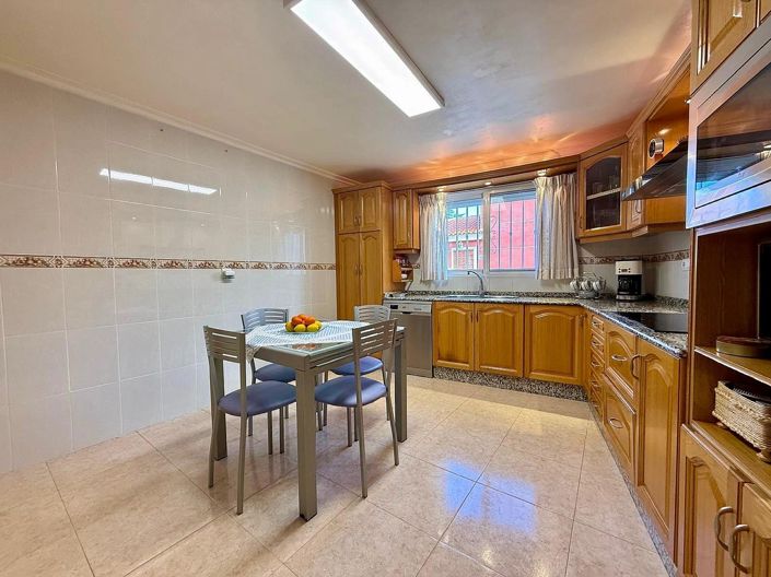 Image No.12-3 Bed Townhouse for sale