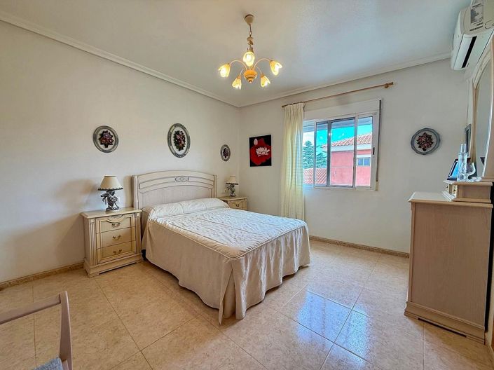 Image No.16-3 Bed Townhouse for sale