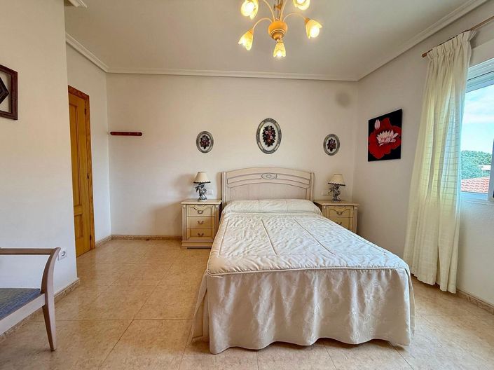 Image No.17-3 Bed Townhouse for sale