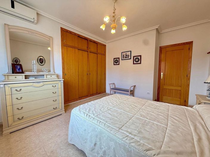 Image No.18-3 Bed Townhouse for sale