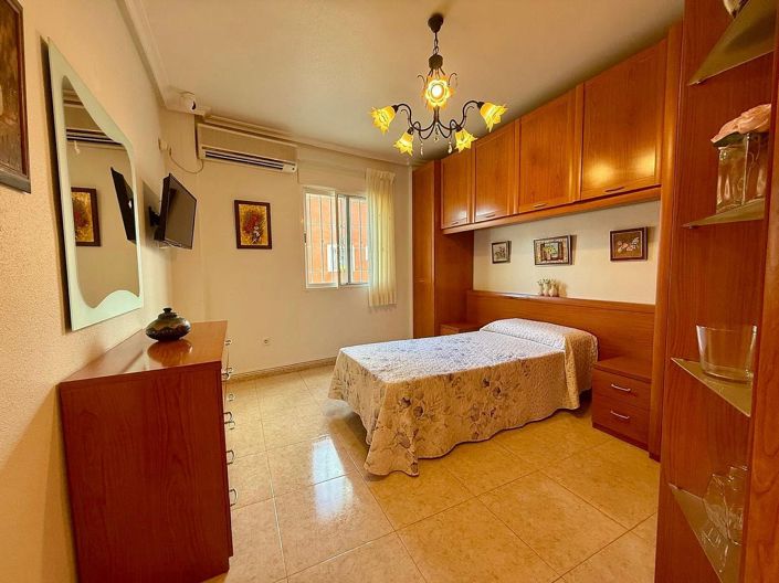 Image No.21-3 Bed Townhouse for sale