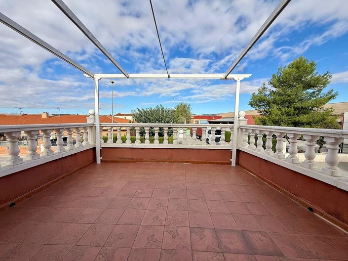 Image No.6-3 Bed Townhouse for sale