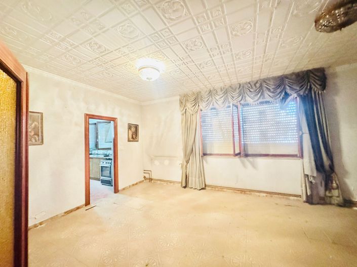Image No.19-10 Bed Townhouse for sale