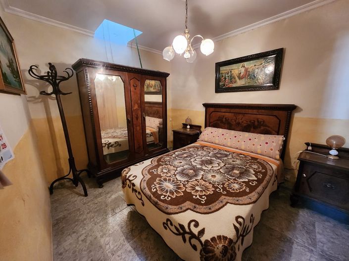 Image No.10-6 Bed Townhouse for sale