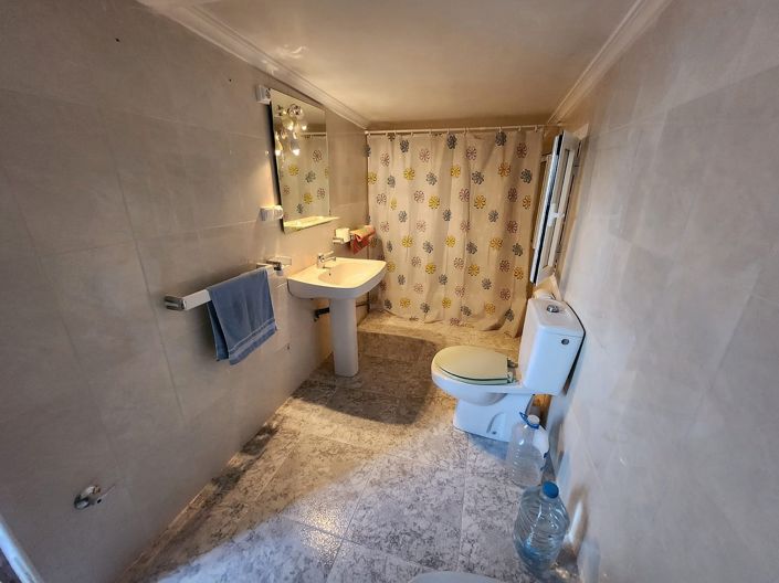 Image No.15-6 Bed Townhouse for sale