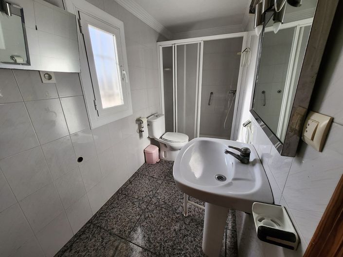 Image No.16-6 Bed Townhouse for sale