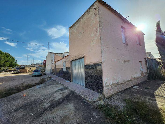 Image No.28-6 Bed Townhouse for sale