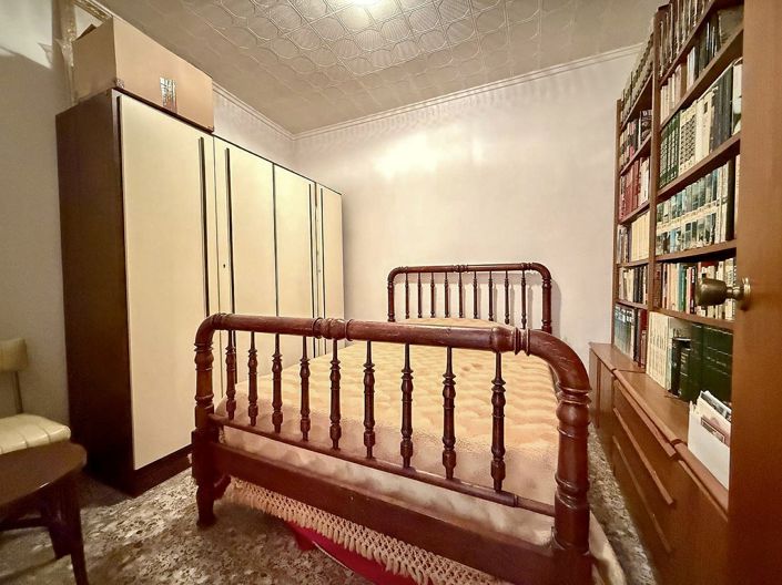 Image No.14-5 Bed Townhouse for sale
