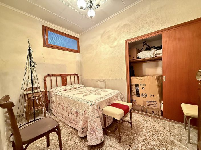 Image No.16-5 Bed Townhouse for sale