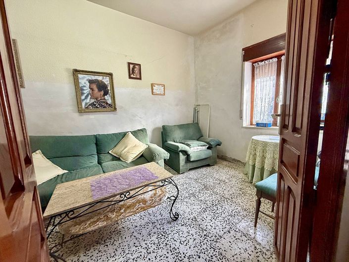 Image No.6-5 Bed Townhouse for sale